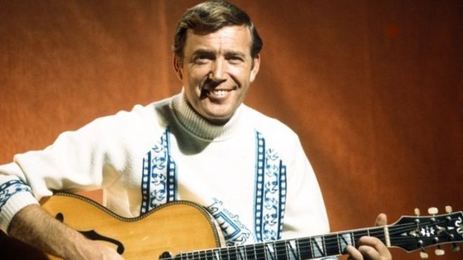 Val Doonican, Irish singer, dies at 88