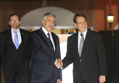 Leaders in Cyprus meet as peace talks resume