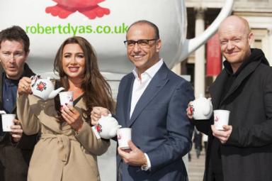 Theo Paphitis and Celebs surprise crowds in Trafalgar Square with offer of a hot cuppa