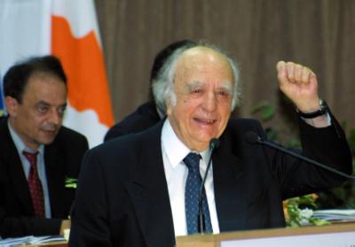 Former Cyprus speaker Vasos Lyssarides decorated with the ‘Mkhitar Gosh’ medal