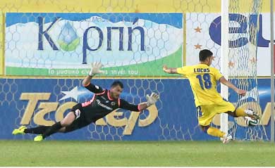 PAOK opens five point gap in Greece