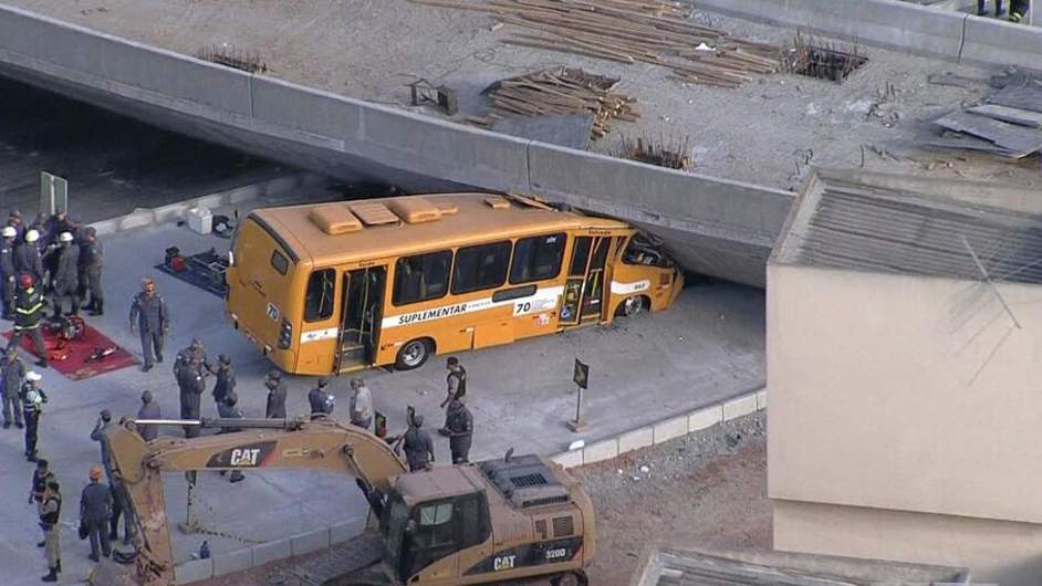 Overpass collapses in World Cup city, crushes vehicles