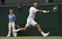 Tennis-Federer glides on as Sharapova goes down fighting