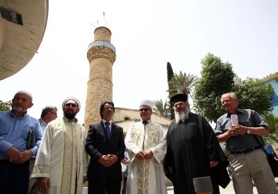 Turkish Cypriot Moufti prays in Tahtakale mosque after 51 years