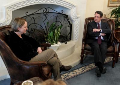 President discusses Cyprus peace process with UN envoy