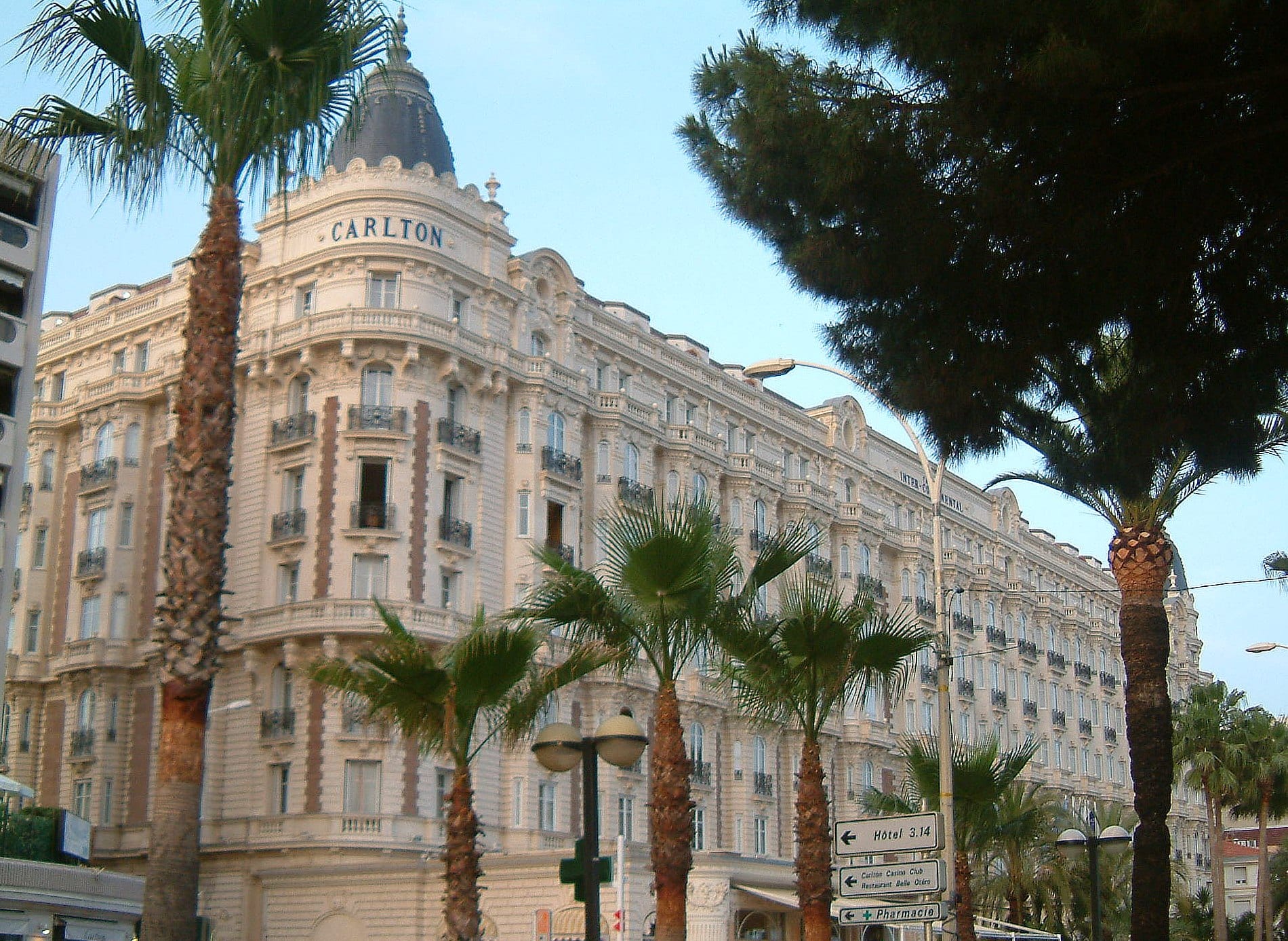 Armed robber steals jewels worth millions in Cannes heist