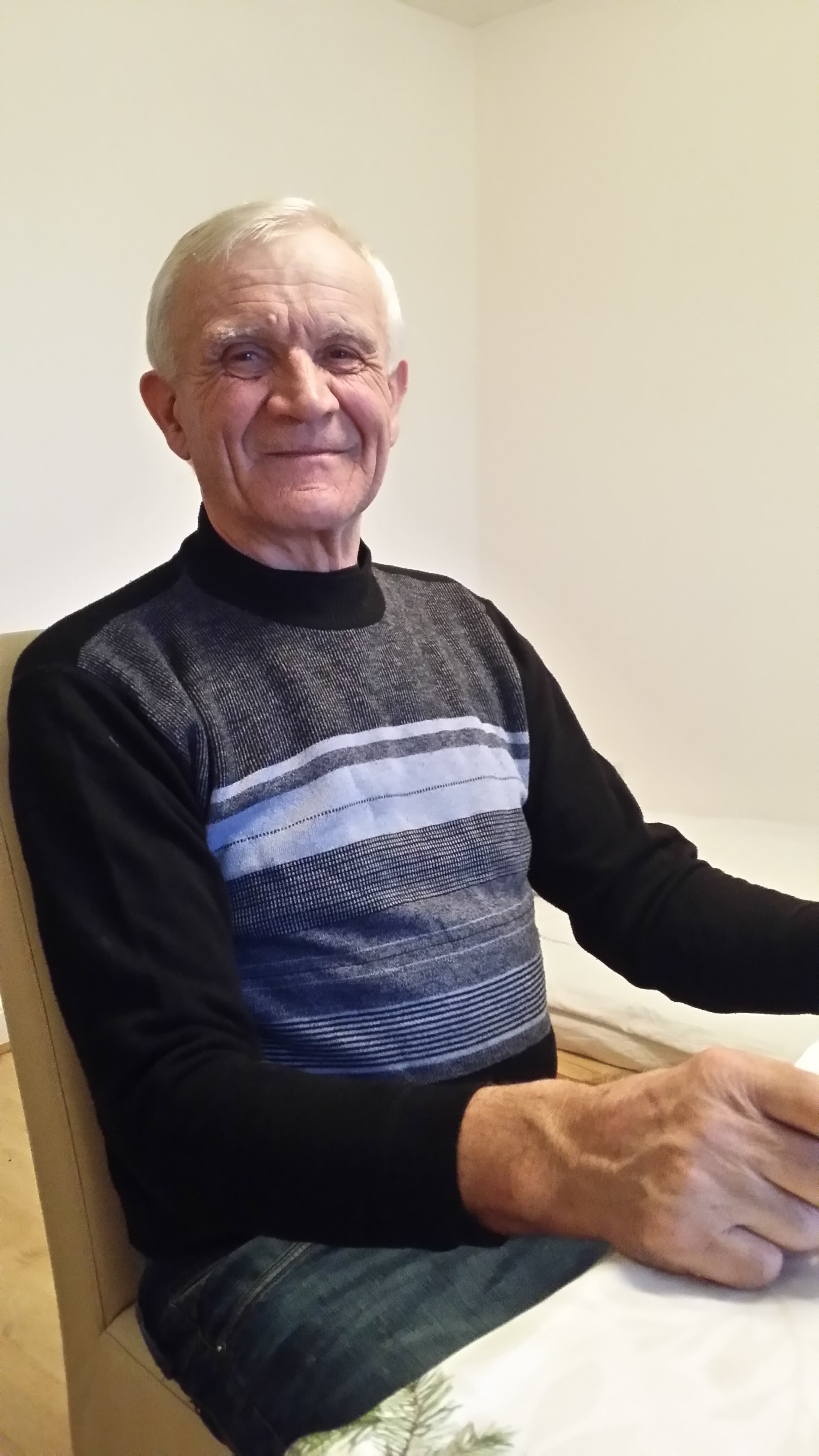Missing tourist – Son got on the train but the doors closed before his father could join him