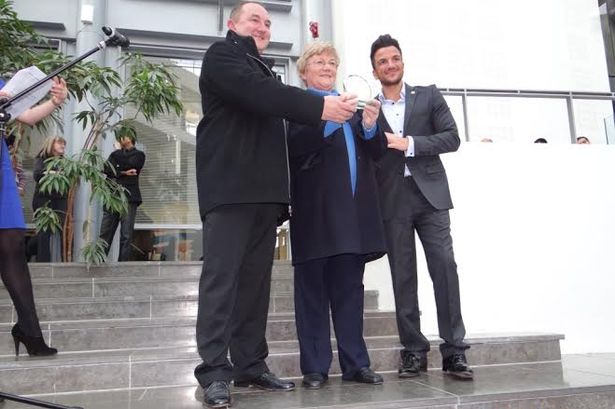 Mum and son charity pair accept award from Peter Andre
