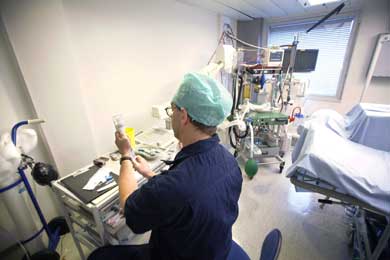 Hospital walk outs in Greece cause upheaval