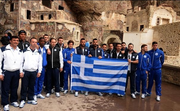 Cypriot team unfurls Greece flag in Trabzon
