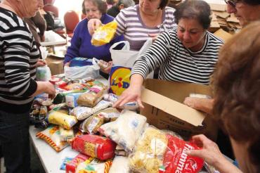 Flocking to give aid to Greece