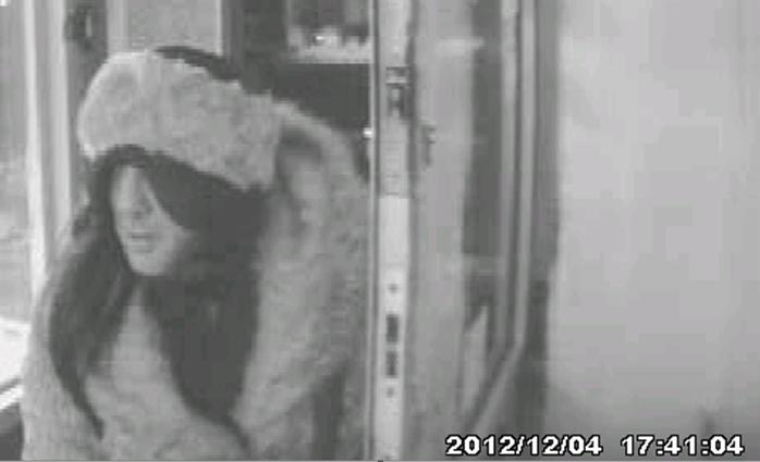 Man who dressed as woman to rob jewellers jailed
