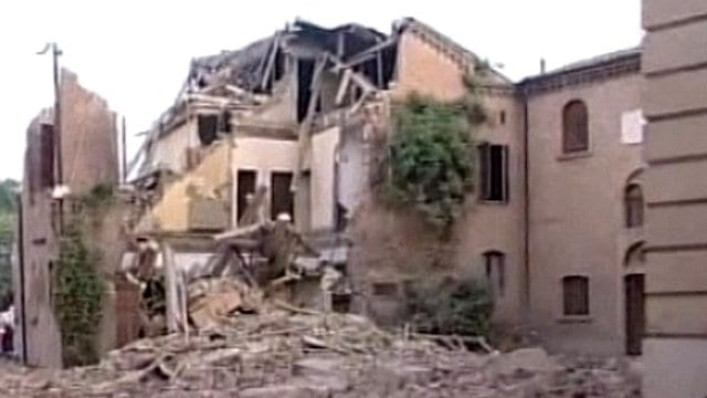 Second big quake hits northern Italy, 6 dead