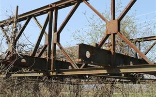 Two men caught trying to steal railway bridge in Greece
