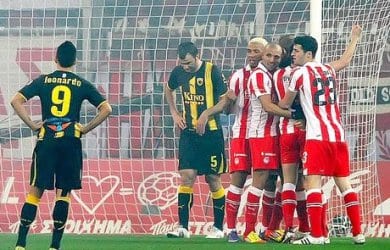 Olympiakos top the Greece super league