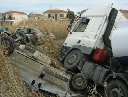 Car, van and tanker in Oroklini collision