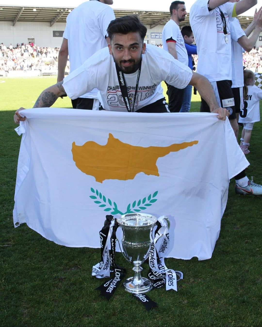 Bradford sign UK Cypriot international Stelios Demetriou from Haringey Borough