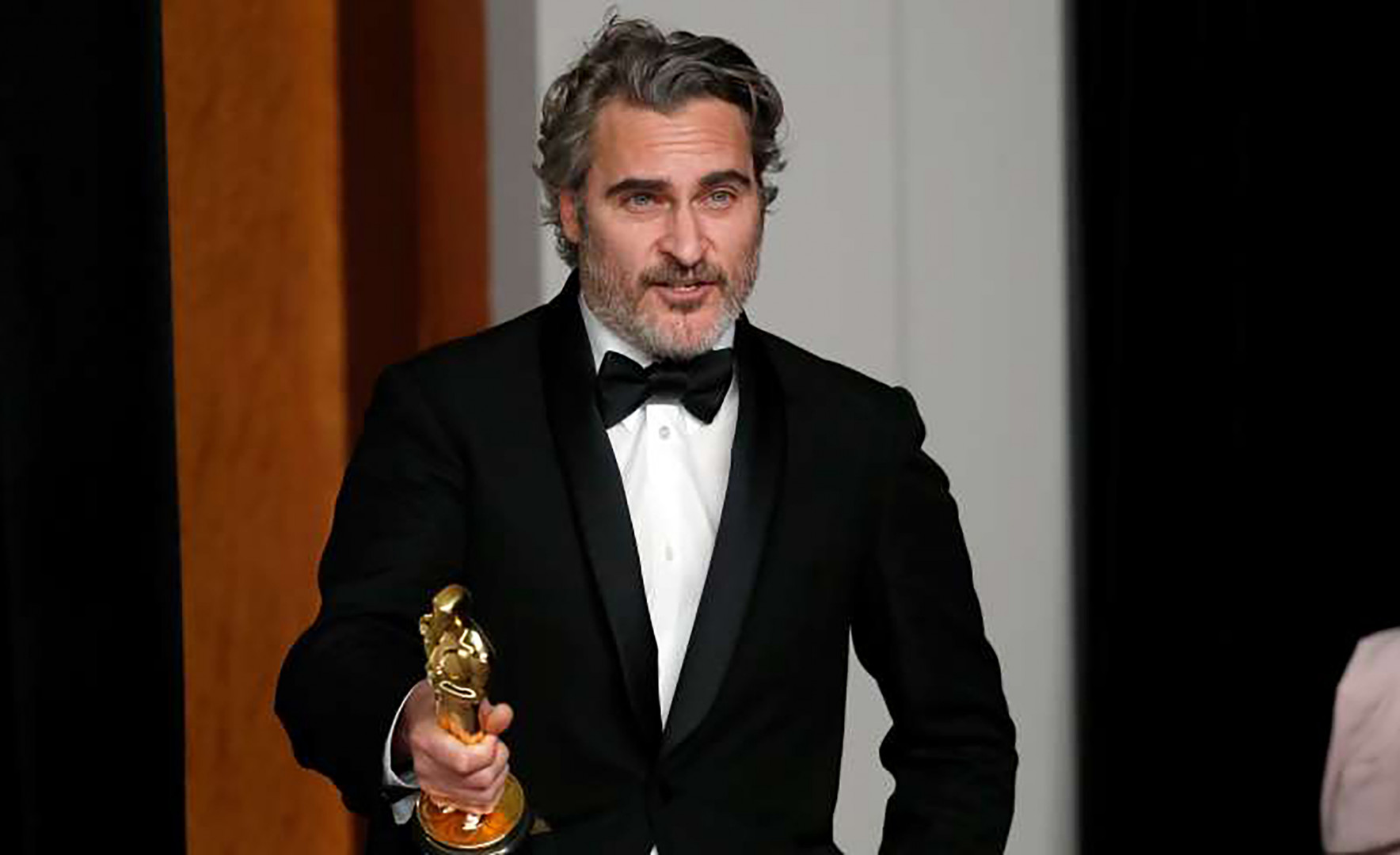 Joaquin Phoenix pays tribute to late brother in emotional Oscar speech