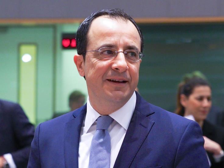 Cypriot Foreign Minister and his British counterpart discuss issues concerning the two countries’ nationals amid coronavirus pandemic