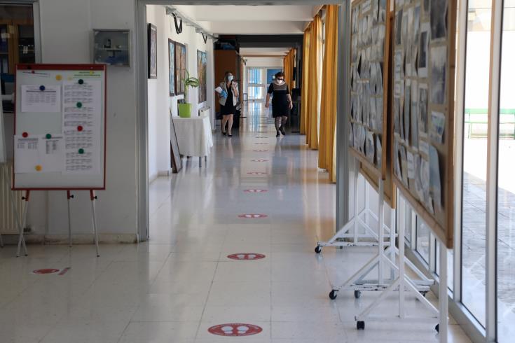 Children will be trained at their schools in Cyprus to be protected from coronavirus, member of scientific team says