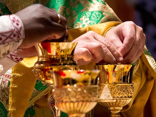US Greek Orthodox Churchs are Temporarily distributing Holy Communion using multiple spoons that are dedicated for only that purpose and belonging to the local parish