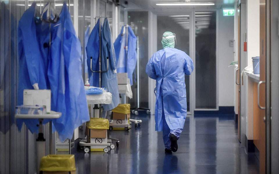 New coronavirus cases in Greece hit record of 372 in 24 hours