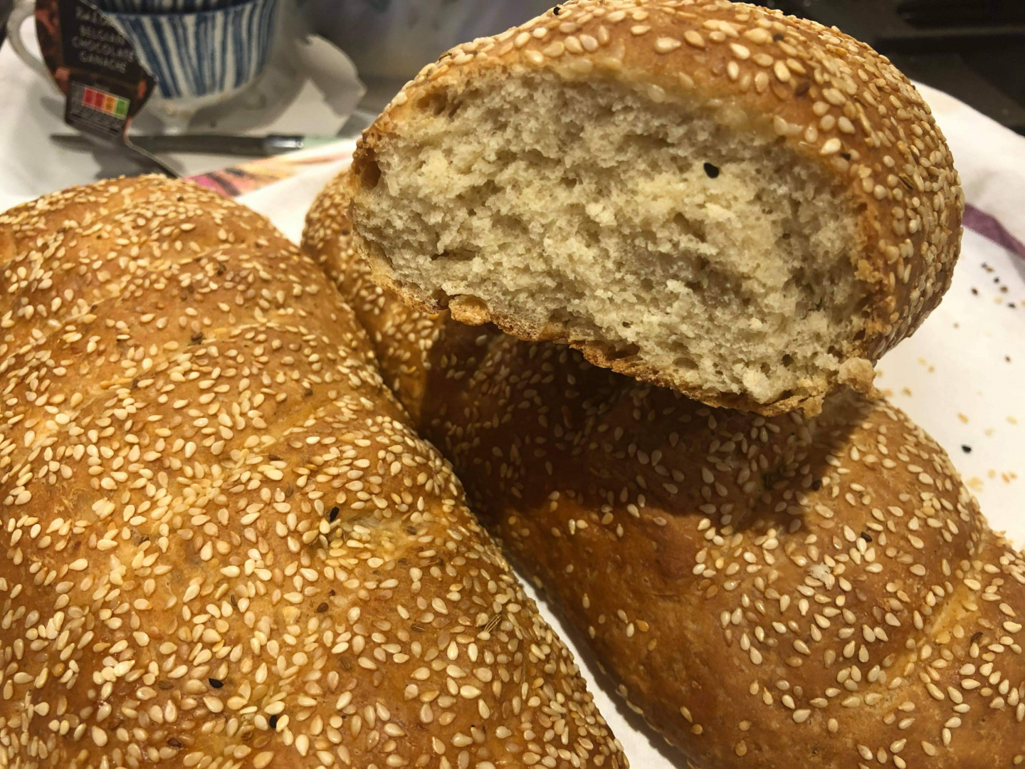 UK Celebrity chef Loulla Astin bakes Cypriot Sesame Bread Δαχτυλιά, Κουλούρι
