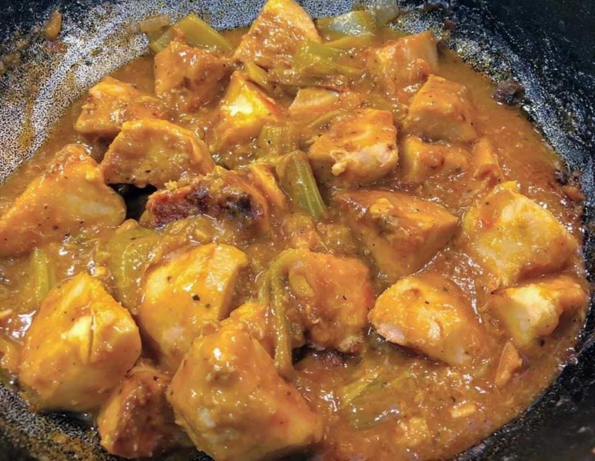 Xoroz va toplarni yutgan qizlar fotosurati