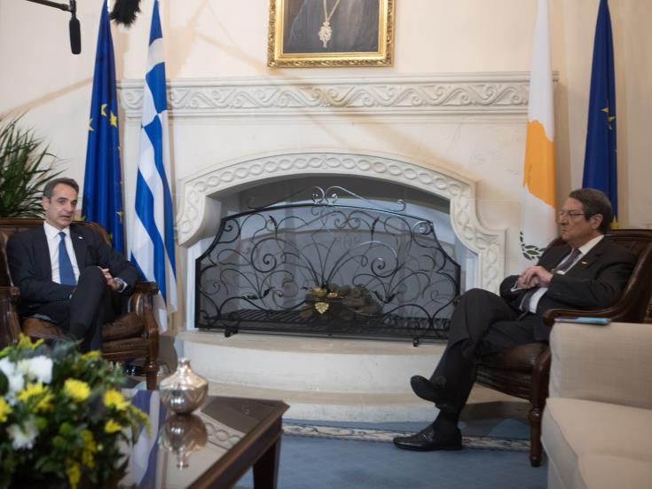 Cyprus President and Greek Premier hold deliberations in Nicosia