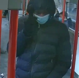 Images released after attempted robberies on Tube – London