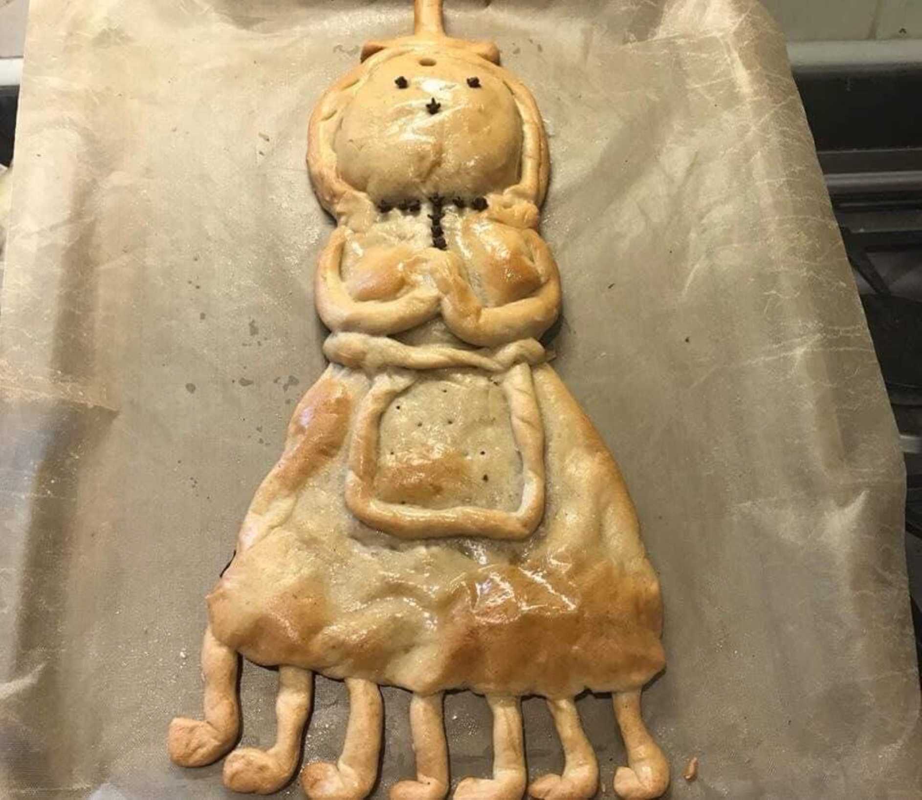 Cooking with UK Cypriot celebrity cook Loulla Astin Κυρά Σαρακοστή / Mrs Lent with 7 legs