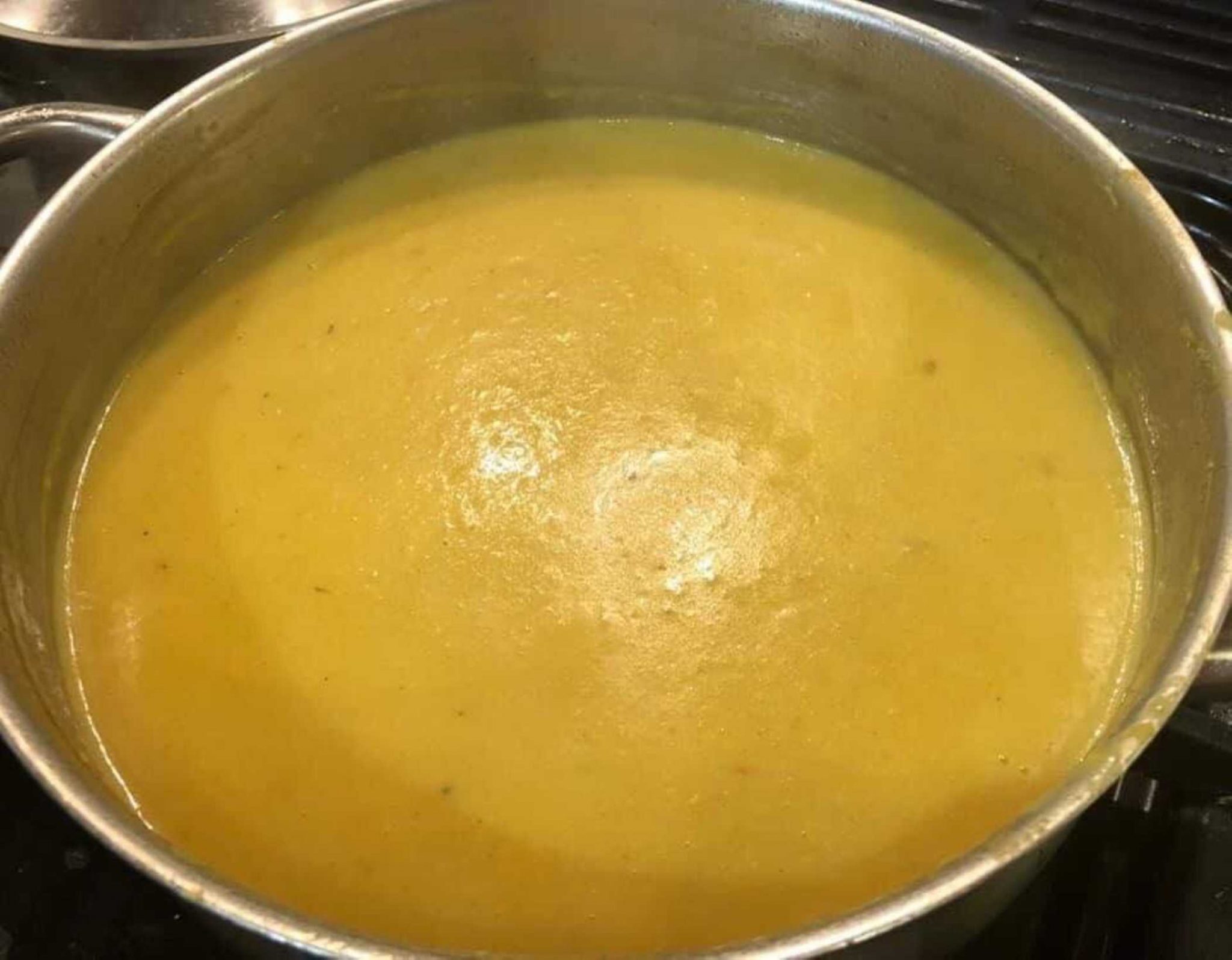 UK Cypriot Celebrity TV Chef Loulla Astin shows us how to cook Yellow Split Peas Soup / Σούπα Λουβάνα
