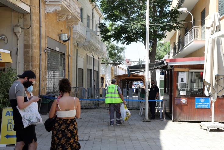 Crossing points reopen Friday morning, 5,000 AstraZeneca vaccines to Turkish Cypriots