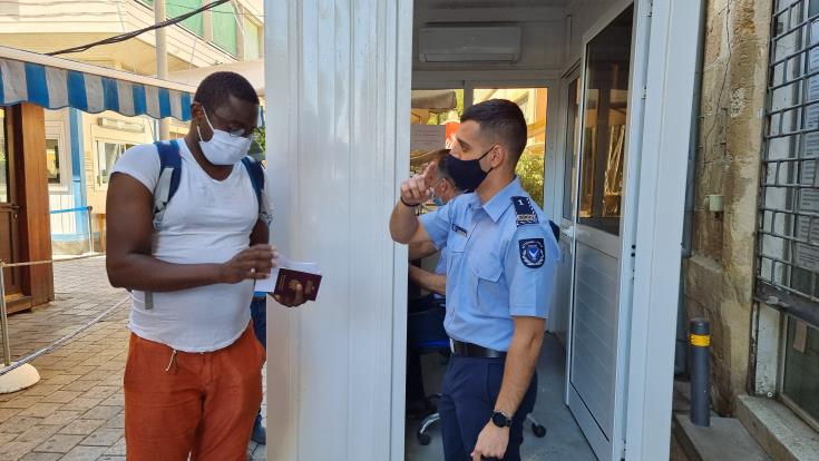 Crossing points reopen as Covid epidemiological situation in Cyprus improves