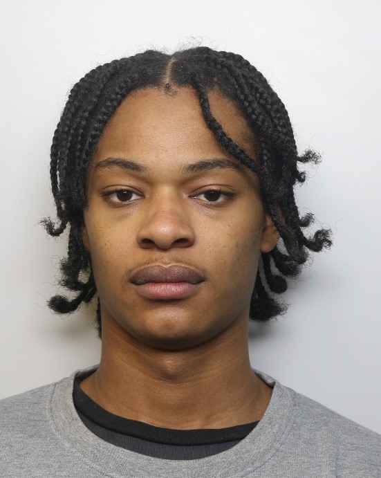 Man jailed for violently attacking three passengers with a hammer – London Underground