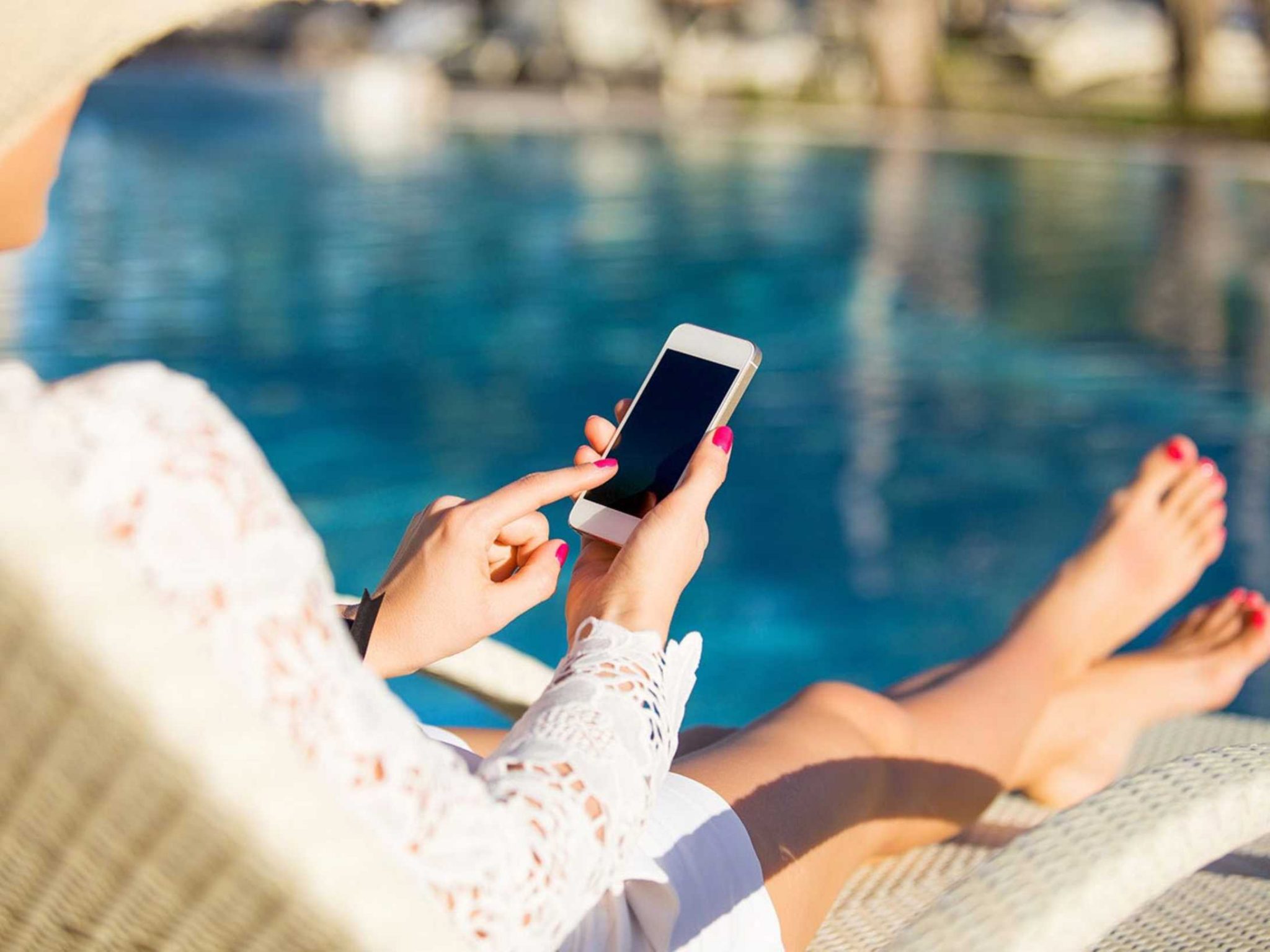 EE to reintroduce EU roaming charges