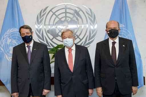 With lunch invite, UN chief tries to restart Cyprus talks