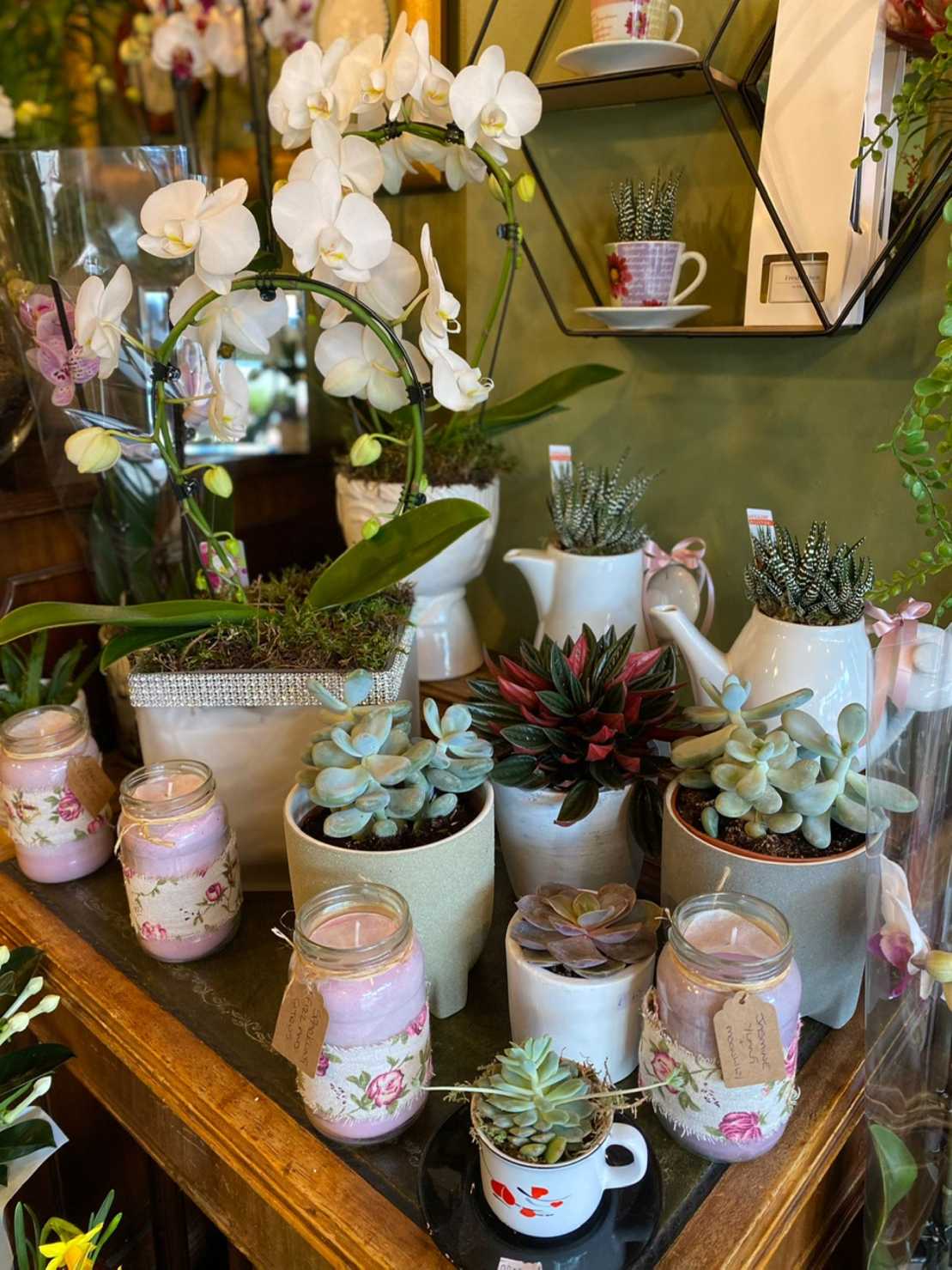 Shop Mother’s Day flowers at Elunique