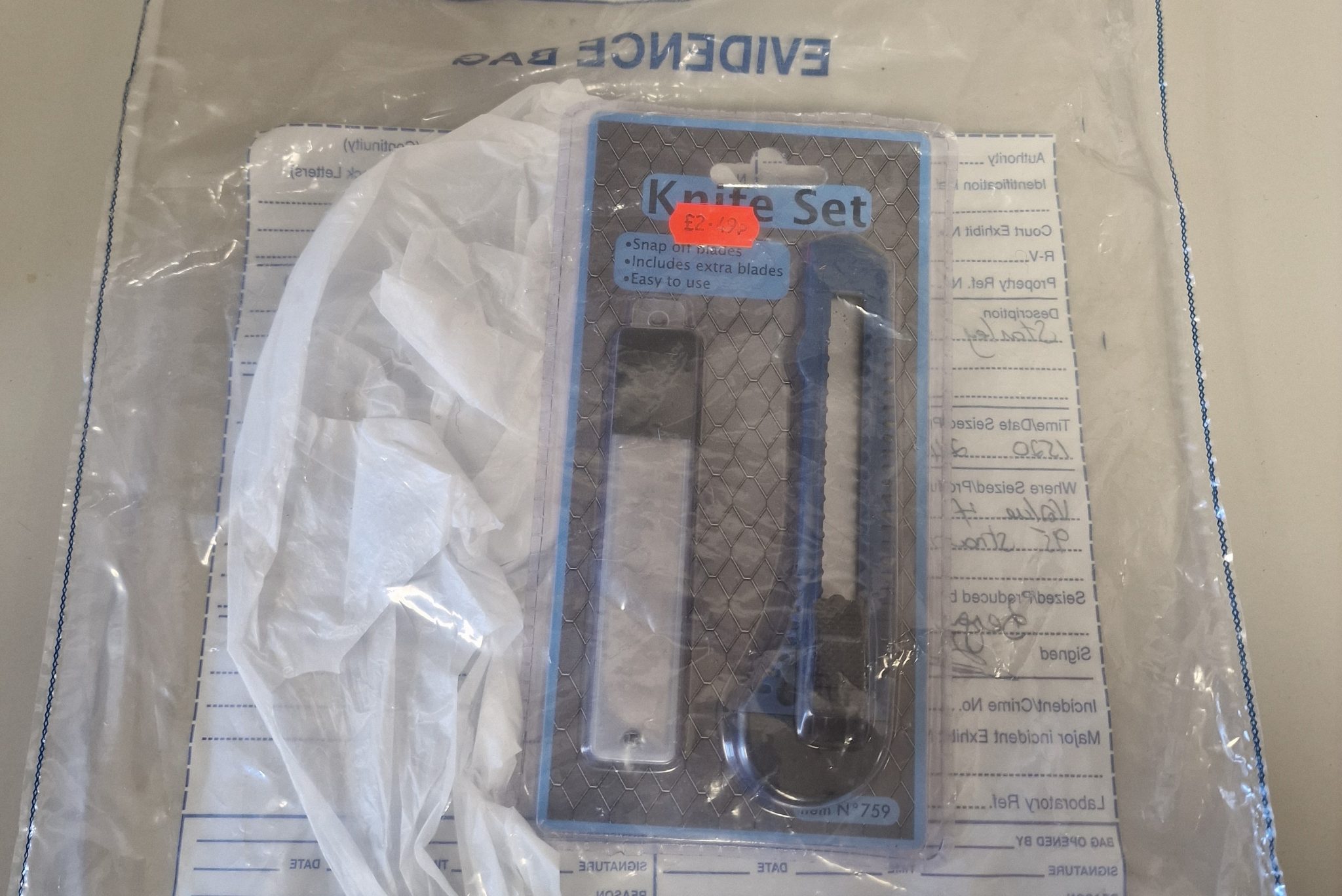 Islington shop ordered to pay £4050 for illegal tobacco finds and knife sale to 14-year-old