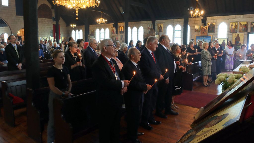 Archbishop Nikitas visits St Eleftherios in Leyton