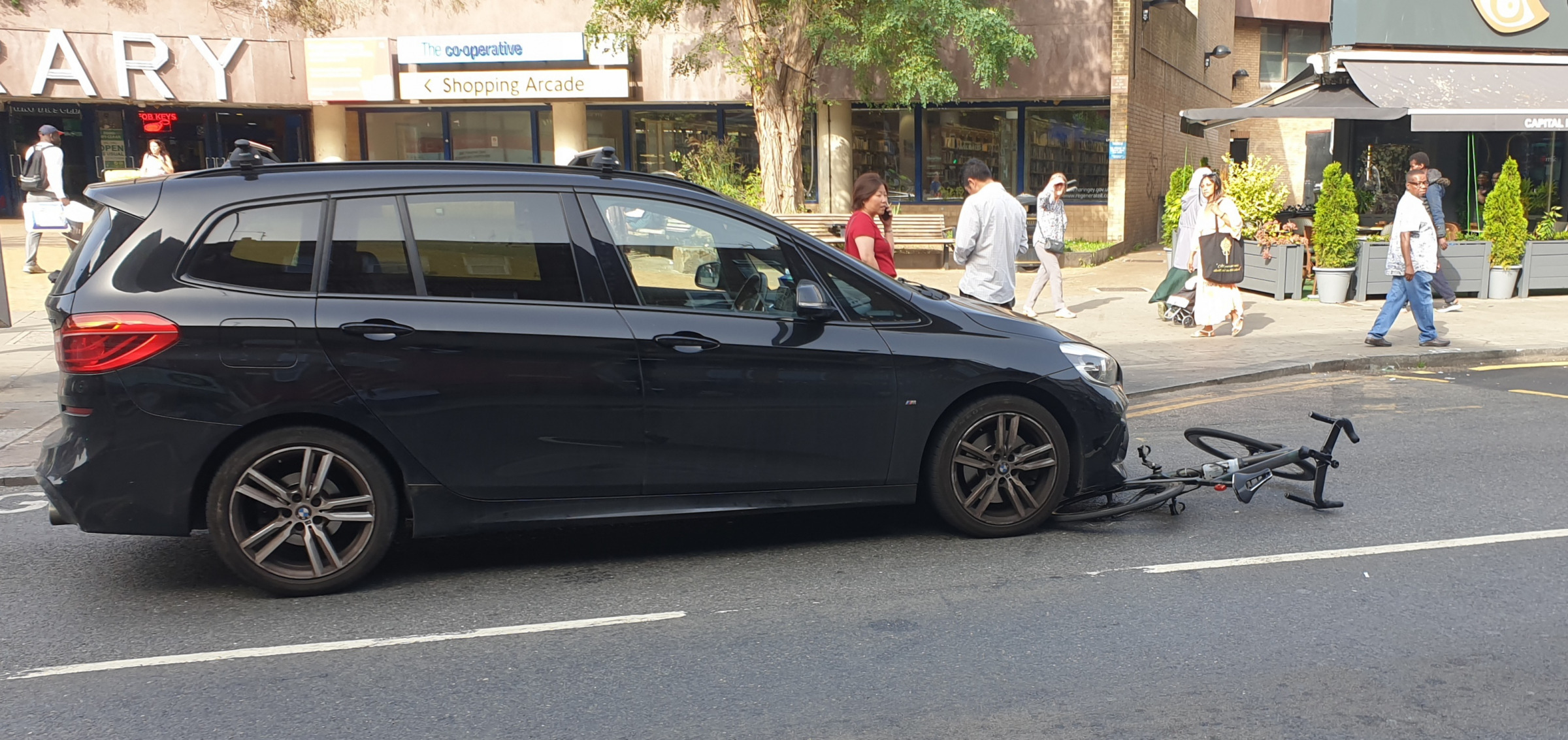 Wood Green High Road closed to Traffic