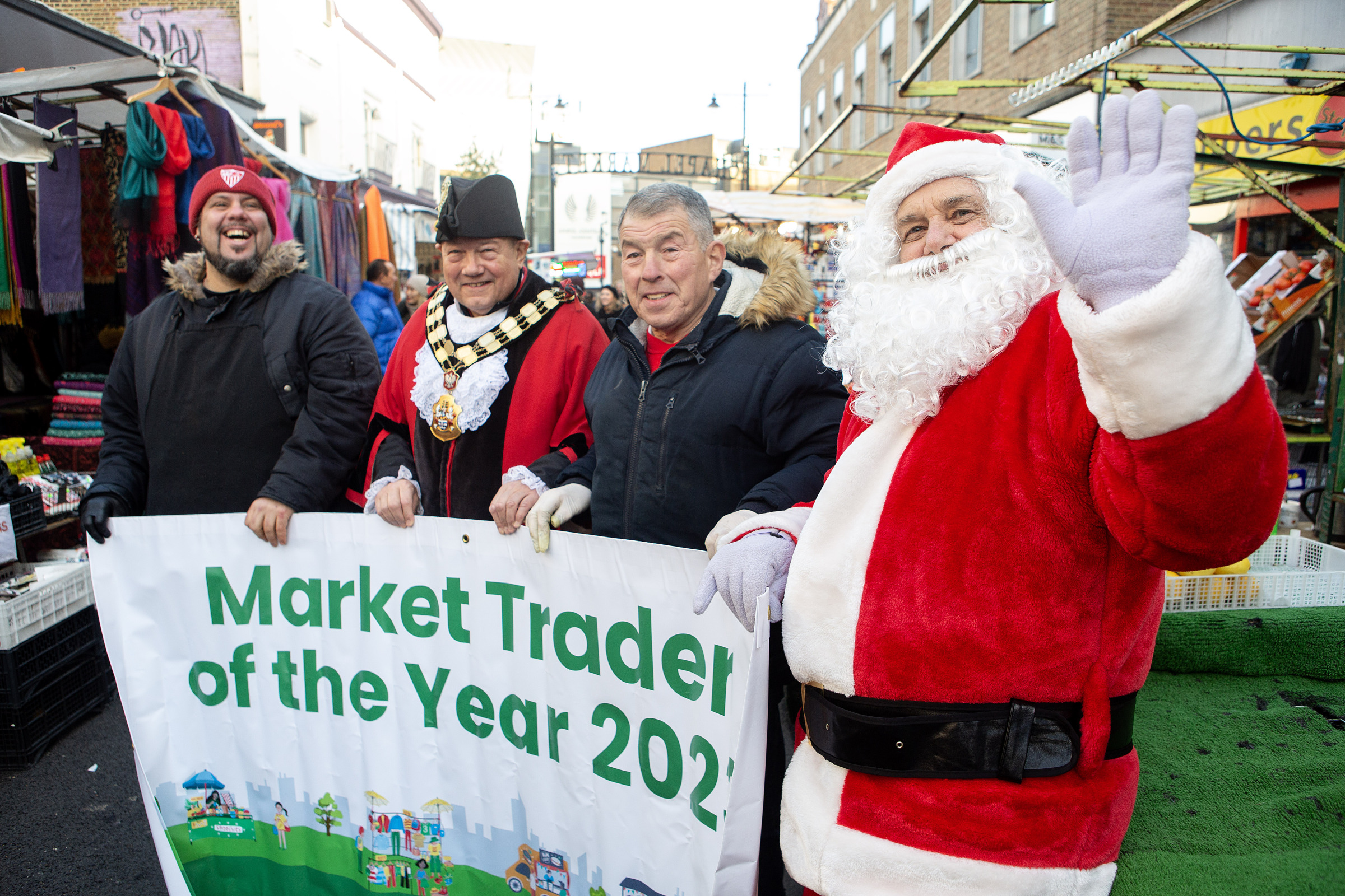 Greengrocer and paella specialist recognised as Islington’s Market Traders of the Year