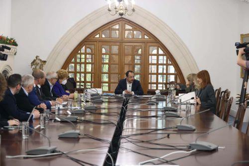 Cyprus President discusses Oncology Centre’s problems with Board of Trustees