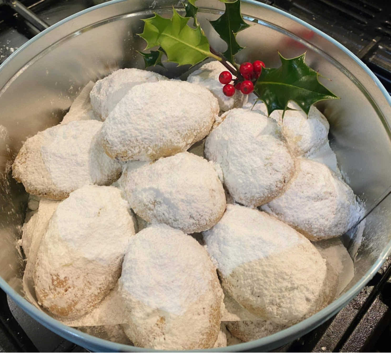 Kourabiedes (Almond Shortbread Cookies)