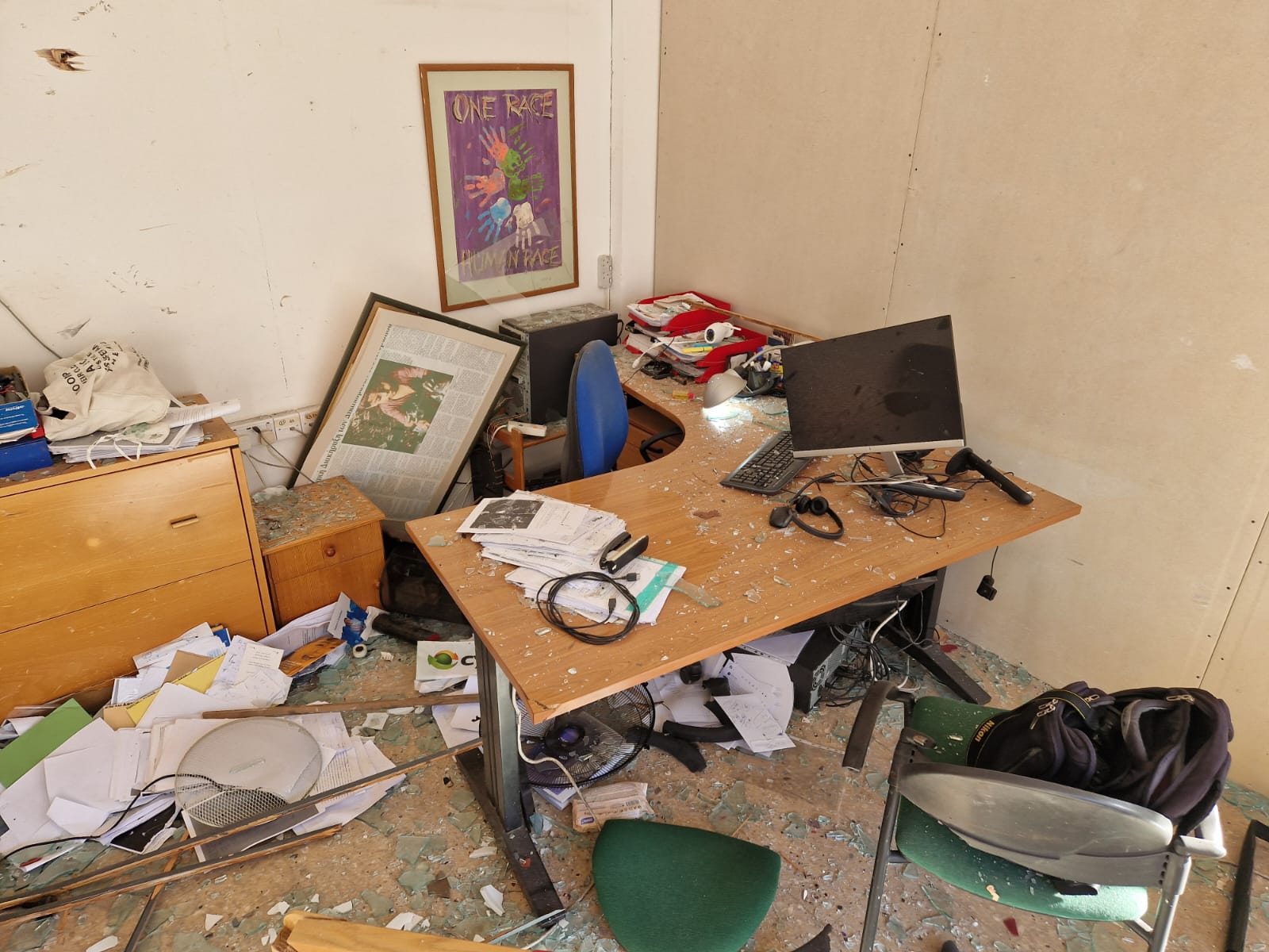 AKEL denounces attack on the KISA offices in Nicosia with an explosive device