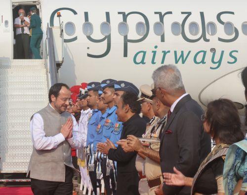 President Christodoulides arrives in Mumbai with traditional Indian attire