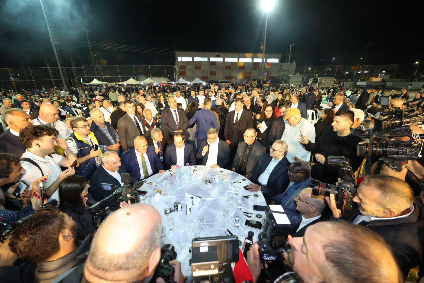 Πρόεδρος της Δημοκρατίας – 6ο Δικοινοτικό Φεστιβάλ Ειρήνης Πύλας
Γήπεδα Φούτσαλ Πύλας, Λάρνακα
O Πρόεδρος της Δημοκρατίας κ. Νίκος Χριστοδουλίδης στο 6ο Δικοινοτικό Φεστιβάλ Ειρήνης Πύλας.
//
President of the Republic of Cyprus – 6th Bicommunal Peace Festival
Pyla Foutsal Courts, Larnaka.
The President of the Republic of Cyprus, Mr Nikos Christodoulides, attends the 6th Bicommunal Peace Festival in Pyla.